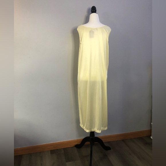 Yellow Flower Vintage Nightgown - Picture 3 of 4